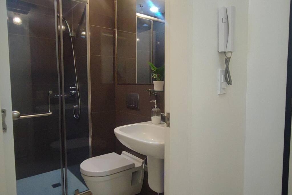 Aveline Suites Elite Rockwell View Acqua Private Residences Near Rockwell Makati Manila Exterior foto